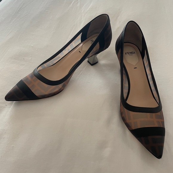 Fendi authentic Black leather and mesh pumps with a medium heel - Picture 3 of 5